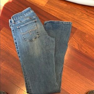 Woman’s lucky brand jeans